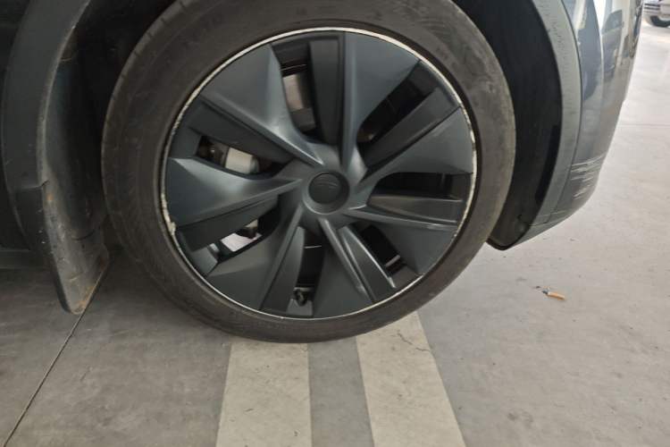 Used Tesla Model Y 2024 Rear-Wheel-Drive Version Right Front Wheel Hub