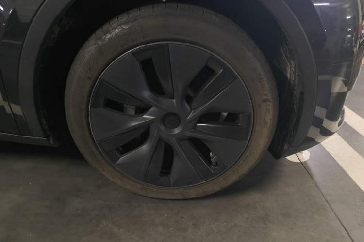 Used Tesla Model Y 2024 Rear-Wheel-Drive Version Right Front Wheel Hub