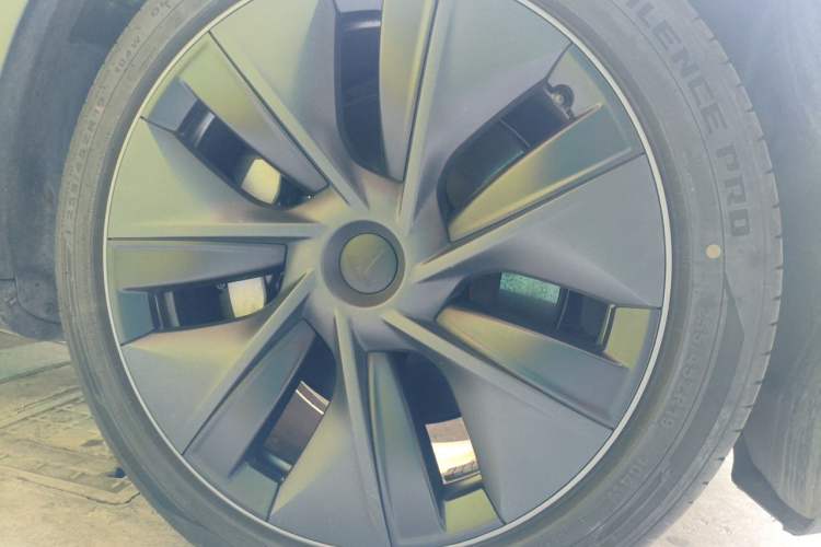 Used Tesla Model Y 2024 Rear-Wheel-Drive Version Right Front Wheel Hub