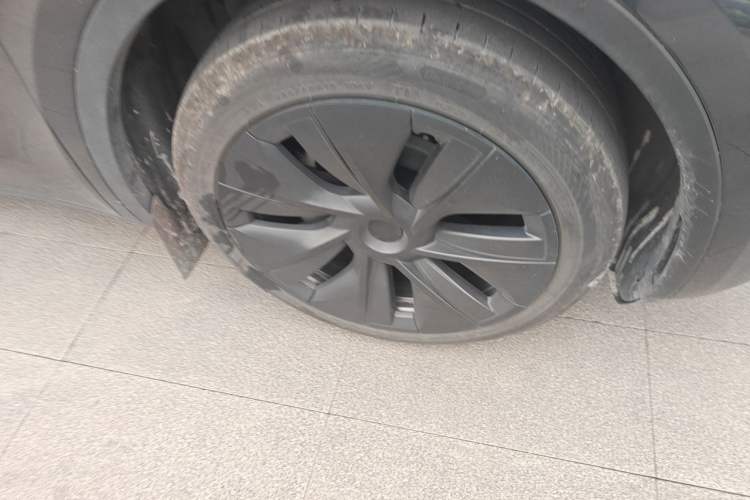 Used Tesla Model Y 2024 Rear-Wheel-Drive Version Right Front Wheel Hub