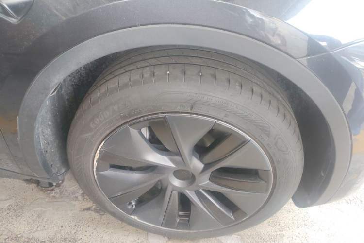 Used Tesla Model Y 2024 Rear-Wheel-Drive Version Right Front Wheel Hub