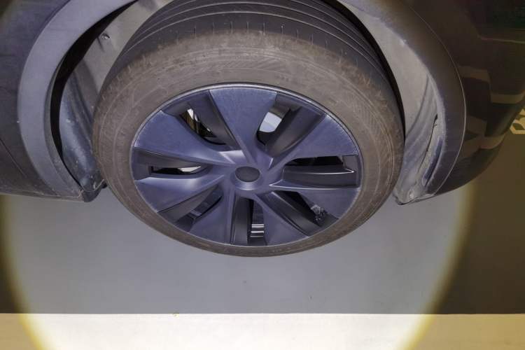 Used Tesla Model Y 2024 Rear-Wheel-Drive Version Right Front Wheel Hub