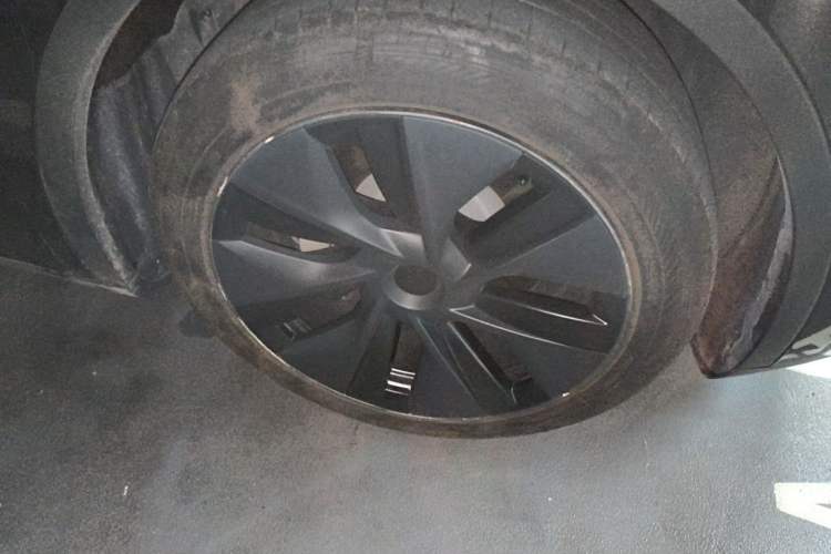 Used Tesla Model Y 2024 Rear-Wheel-Drive Version Right Front Wheel Hub