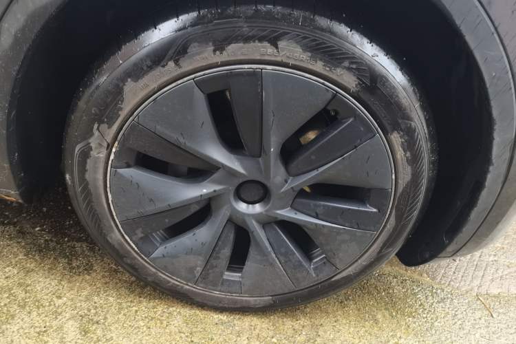 Used Tesla Model Y 2024 Rear-Wheel-Drive Version Right Front Wheel Hub