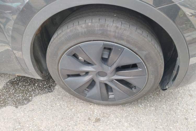 Used Tesla Model Y 2024 Rear-Wheel-Drive Version Right Front Wheel Hub