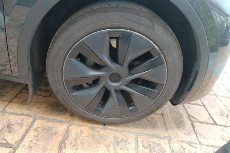 Used Tesla Model Y 2024 Rear-Wheel-Drive Version Right Front Wheel Hub