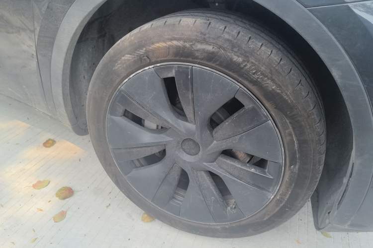 Used Tesla Model Y 2024 Rear-Wheel-Drive Version Right Front Wheel Hub
