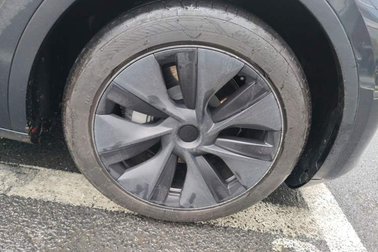 Used Tesla Model Y 2024 Rear-Wheel-Drive Version Right Front Wheel Hub