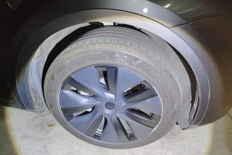 Used Tesla Model Y 2024 Rear-Wheel-Drive Version Right Front Wheel Hub
