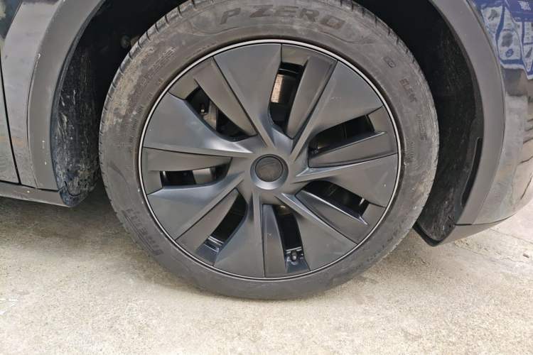 Used Tesla Model Y 2024 Rear-Wheel-Drive Version Right Front Wheel Hub