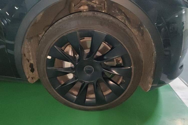 Used Tesla Model Y 2024 Rear-Wheel-Drive Version Right Front Wheel Hub