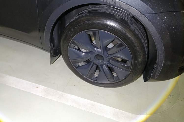 Used Tesla Model Y 2024 Rear-Wheel-Drive Version Right Front Wheel Hub