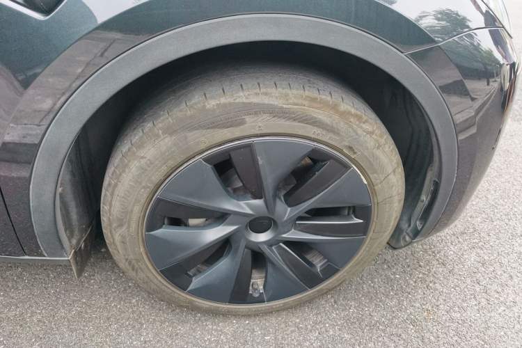 Used Tesla Model Y 2024 Rear-Wheel-Drive Version Right Front Wheel Hub