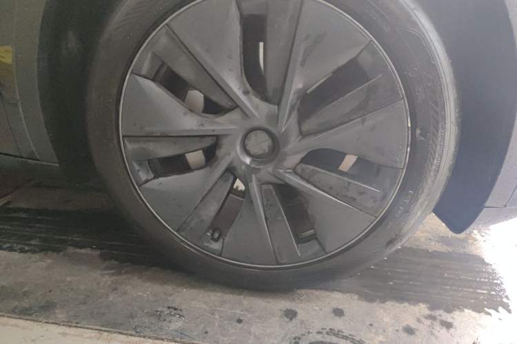 Used Tesla Model Y 2024 Rear-Wheel-Drive Version Right Front Wheel Hub