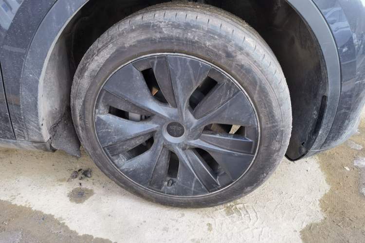 Used Tesla Model Y 2024 Rear-Wheel-Drive Version Right Front Wheel Hub