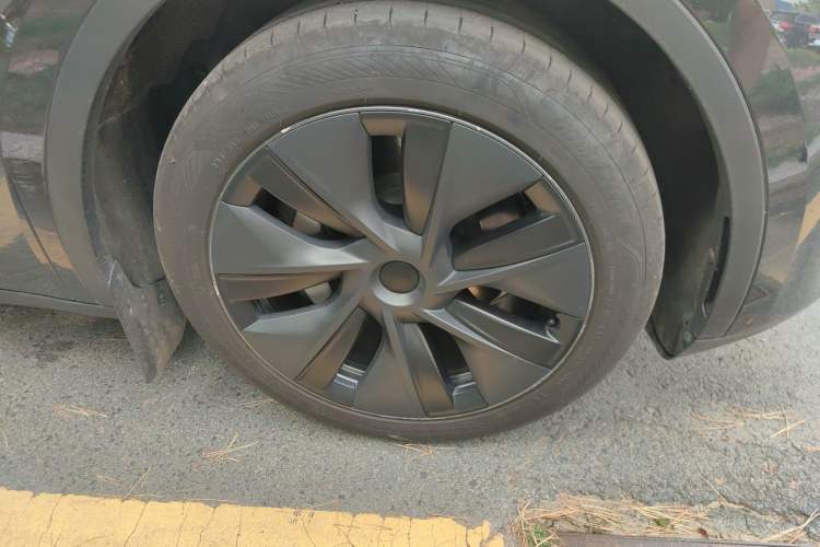 Used Tesla Model Y 2024 Rear-Wheel-Drive Version Right Front Wheel Hub