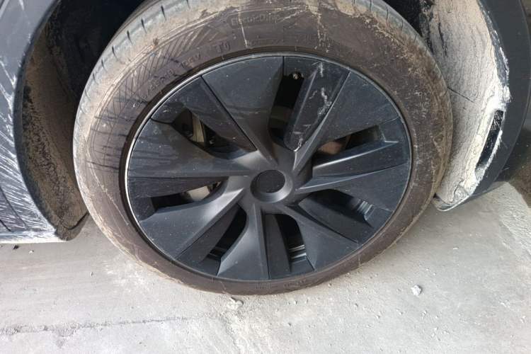 Used Tesla Model Y 2024 Rear-Wheel-Drive Version Right Front Wheel Hub