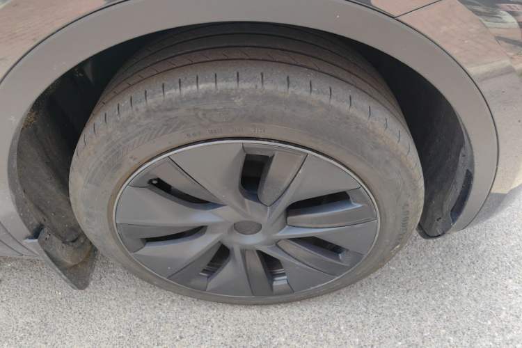 Used Tesla Model Y 2024 Rear-Wheel-Drive Version Right Front Wheel Hub