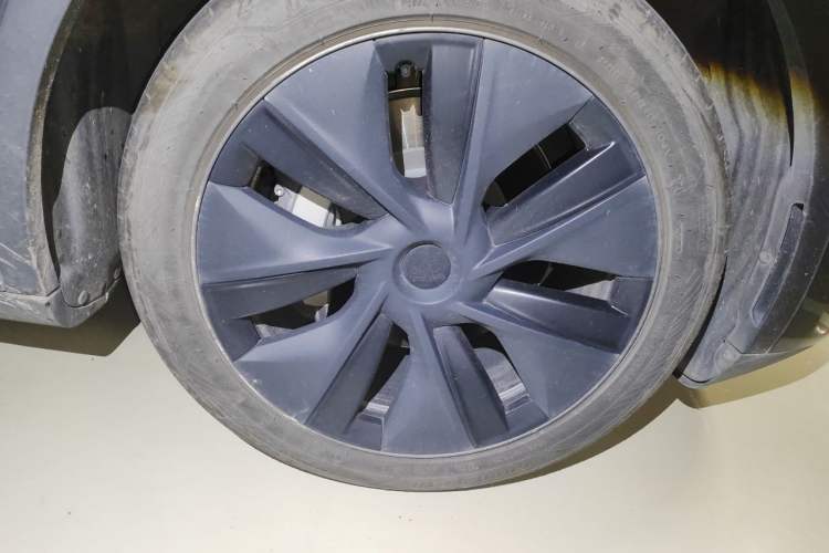 Used Tesla Model Y 2024 Rear-Wheel-Drive Version Right Front Wheel Hub