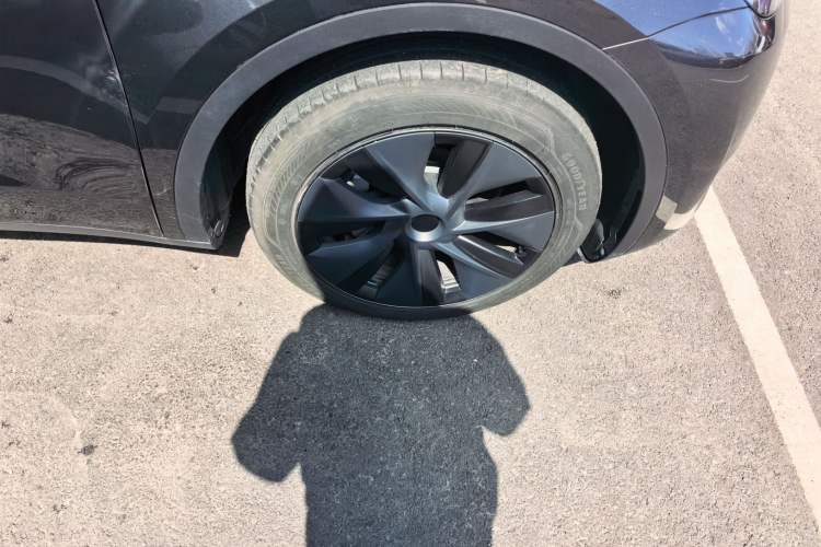Used Tesla Model Y 2024 Rear-Wheel-Drive Version Right Front Wheel Hub