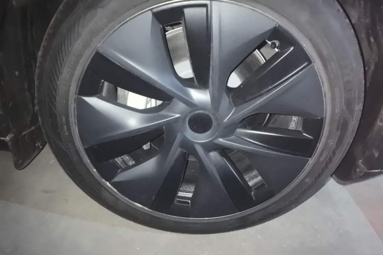 Used Tesla Model Y 2024 Rear-Wheel-Drive Version Right Front Wheel Hub