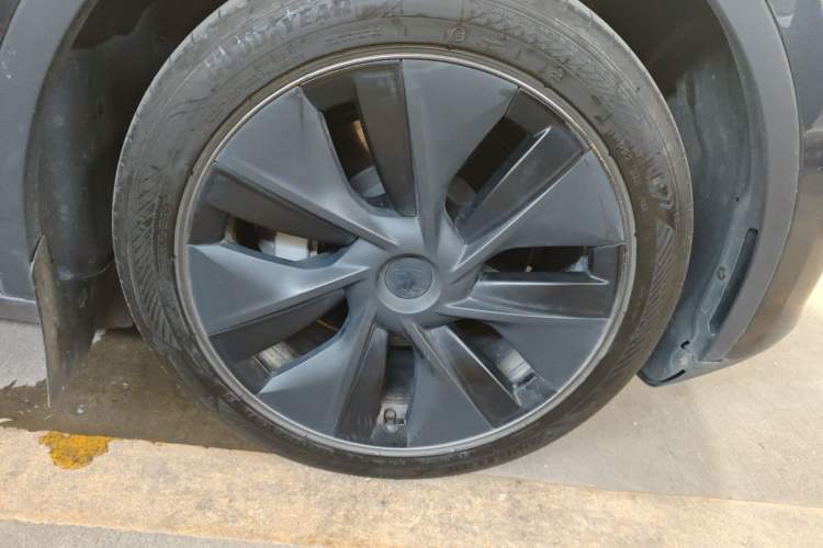 Used Tesla Model Y 2024 Rear-Wheel-Drive Version Right Front Wheel Hub