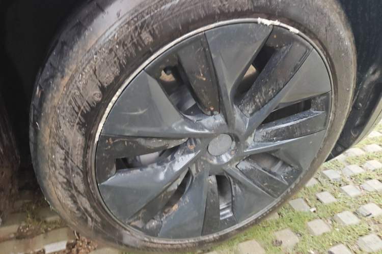 Used Tesla Model Y 2024 Rear-Wheel-Drive Version Right Front Wheel Hub