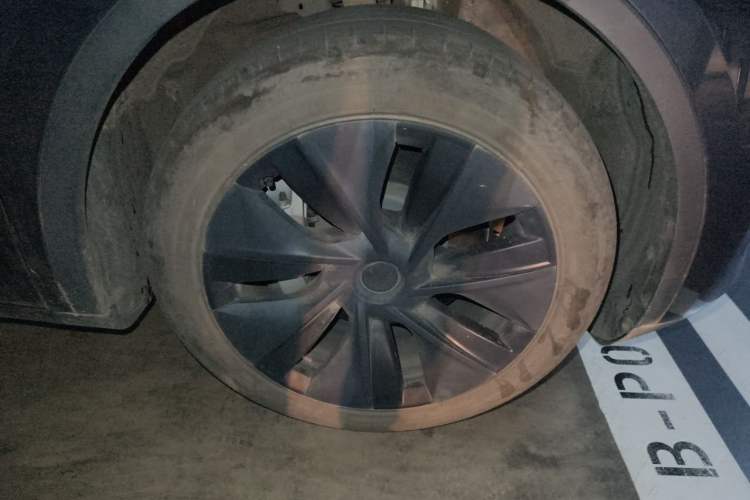 Used Tesla Model Y 2024 Rear-Wheel-Drive Version Right Front Wheel Hub