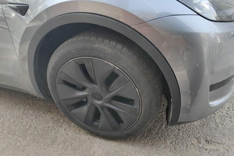 Used Tesla Model Y 2024 Rear-Wheel-Drive Version Right Front Wheel Hub