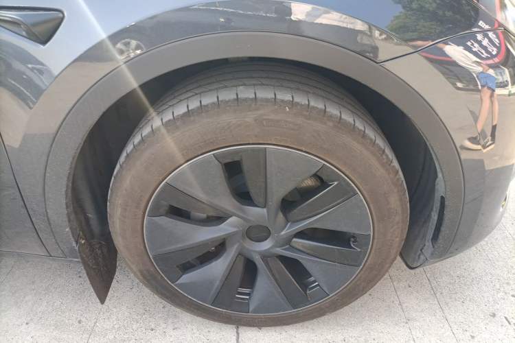 Used Tesla Model Y 2024 Rear-Wheel-Drive Version Right Front Wheel Hub