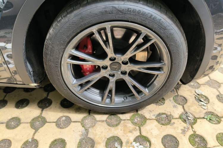 Used Tesla Model Y 2024 Rear-Wheel-Drive Version Right Front Wheel Hub
