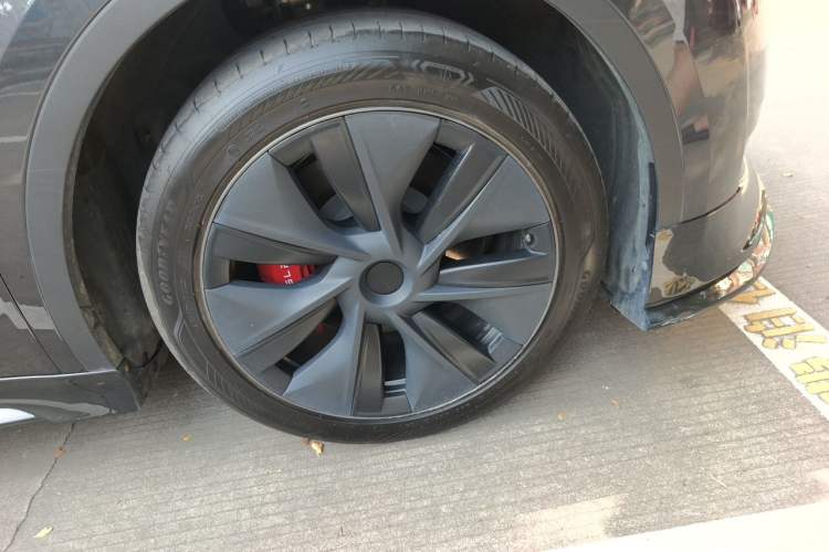 Used Tesla Model Y 2024 Rear-Wheel-Drive Version Right Front Wheel Hub