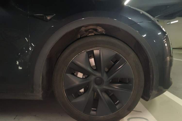 Used Tesla Model Y 2024 Rear-Wheel-Drive Version Right Front Wheel Hub