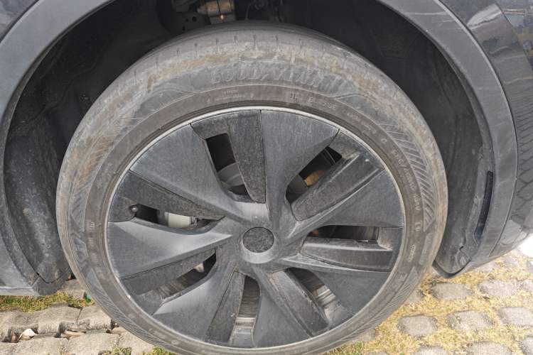 Used Tesla Model Y 2024 Rear-Wheel-Drive Version Right Front Wheel Hub