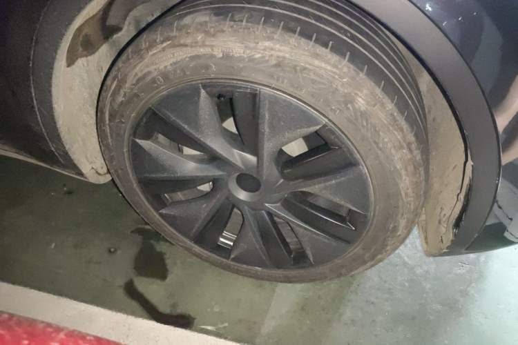 Used Tesla Model Y 2024 Rear-Wheel-Drive Version Right Front Wheel Hub