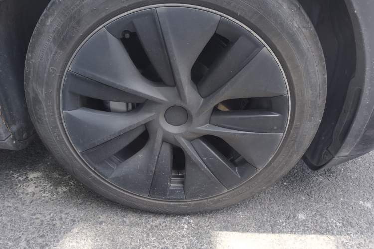 Used Tesla Model Y 2024 Rear-Wheel-Drive Version Right Front Wheel Hub