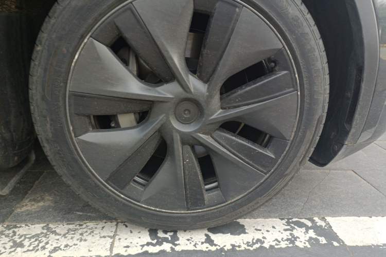 Used Tesla Model Y 2024 Rear-Wheel-Drive Version Right Front Wheel Hub