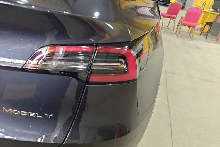 Used Tesla Model Y 2024 Rear-Wheel-Drive Version Right Rear Taillight