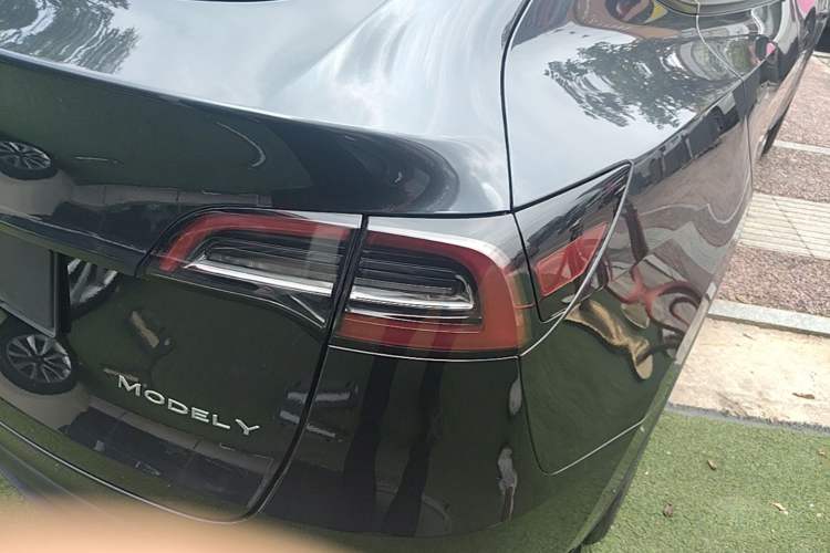 Used Tesla Model Y 2024 Rear-Wheel-Drive Version Right Rear Taillight