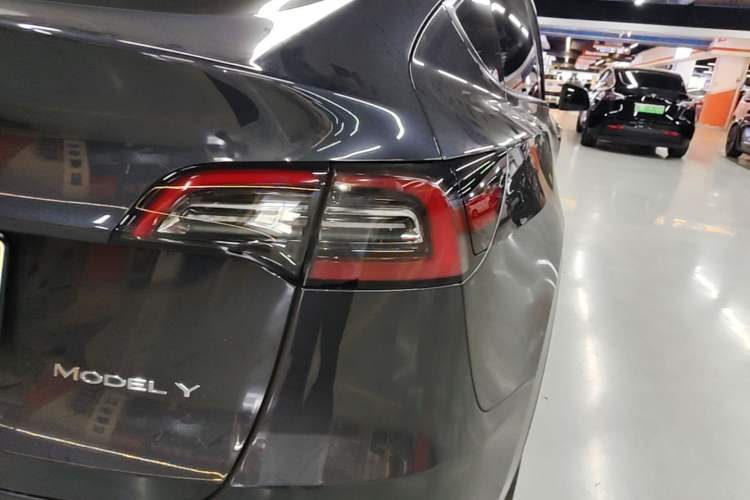 Used Tesla Model Y 2024 Rear-Wheel-Drive Version Right Rear Taillight