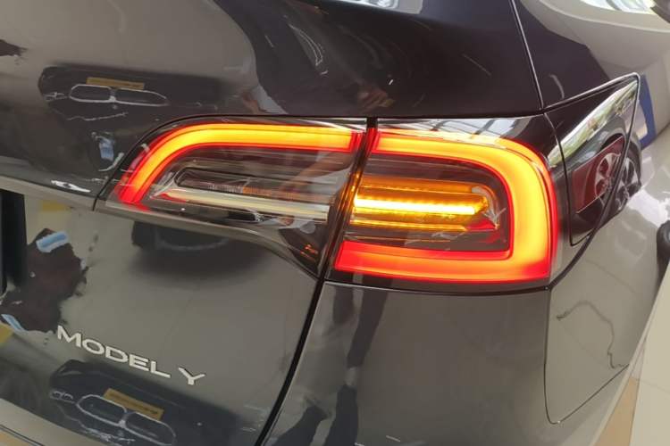 Used Tesla Model Y 2024 Rear-Wheel-Drive Version Right Rear Taillight