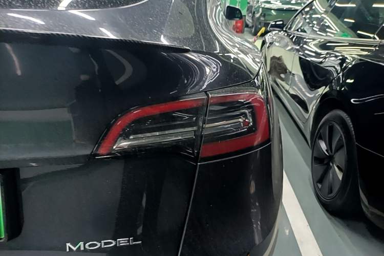 Used Tesla Model Y 2024 Rear-Wheel-Drive Version Right Rear Taillight