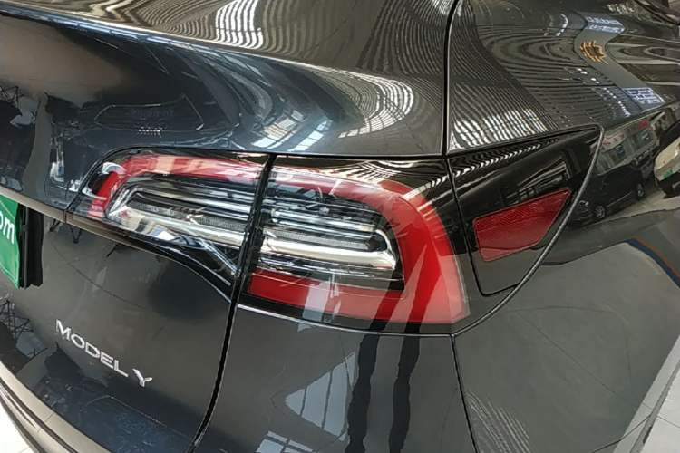 Used Tesla Model Y 2024 Rear-Wheel-Drive Version Right Rear Taillight