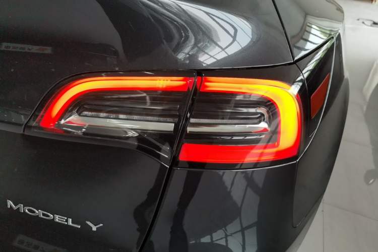 Used Tesla Model Y 2024 Rear-Wheel-Drive Version Right Rear Taillight