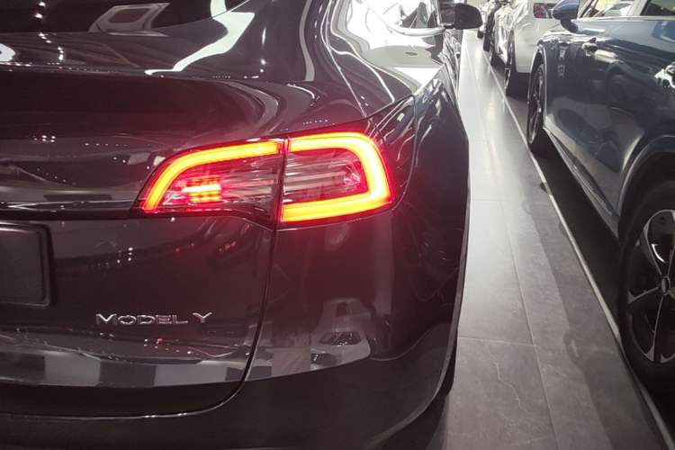 Used Tesla Model Y 2024 Rear-Wheel-Drive Version Right Rear Taillight