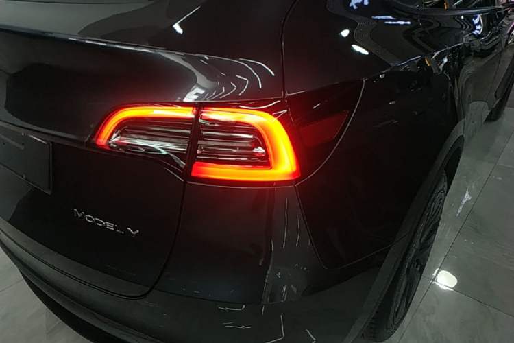 Used Tesla Model Y 2024 Rear-Wheel-Drive Version Right Rear Taillight