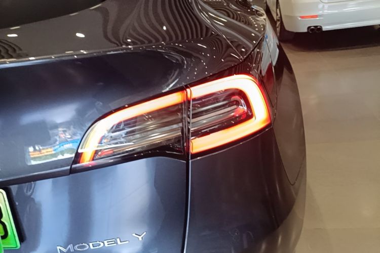 Used Tesla Model Y 2024 Rear-Wheel-Drive Version Right Rear Taillight