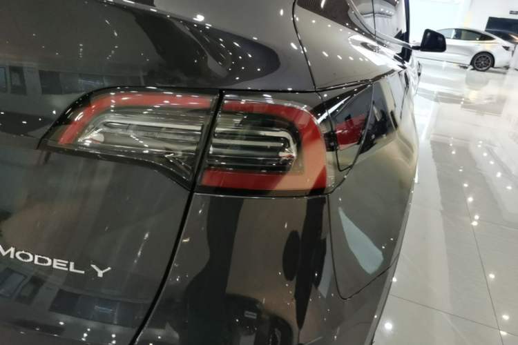 Used Tesla Model Y 2024 Rear-Wheel-Drive Version Right Rear Taillight