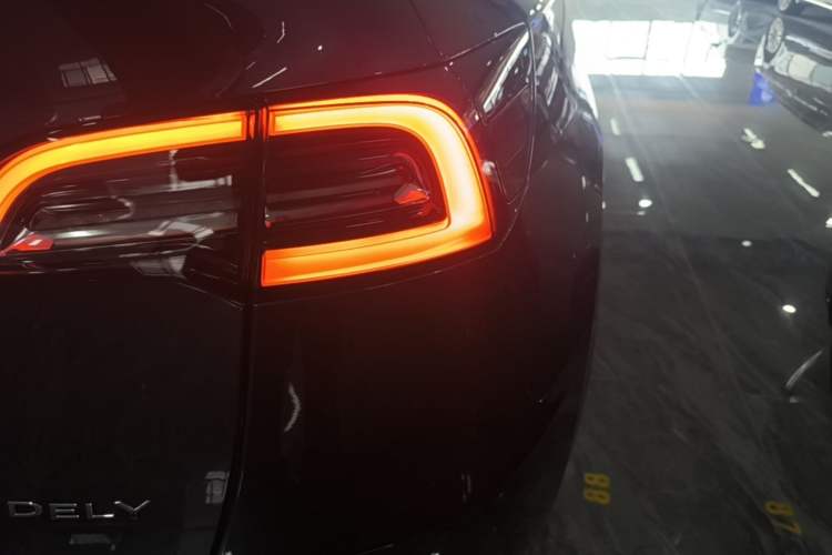 Used Tesla Model Y 2024 Rear-Wheel-Drive Version Right Rear Taillight