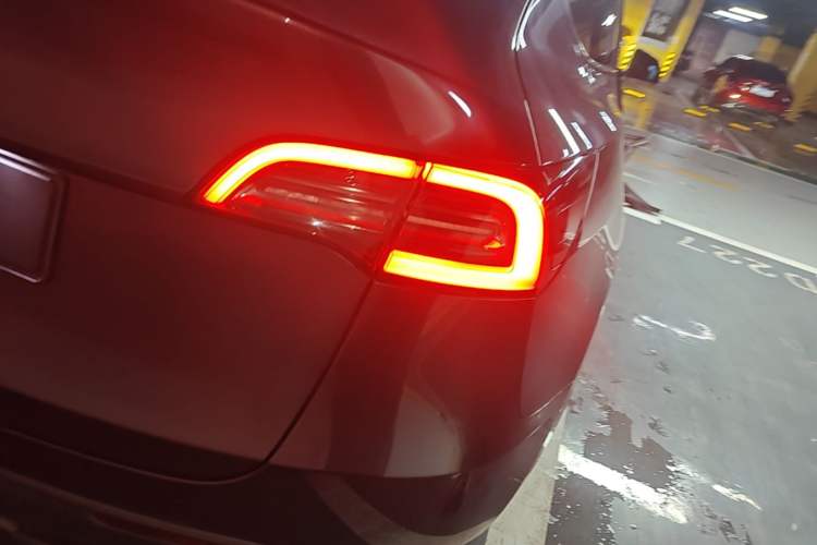 Used Tesla Model Y 2024 Rear-Wheel-Drive Version Right Rear Taillight